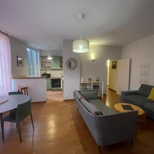 Au Centre D'avignon , Avignon France