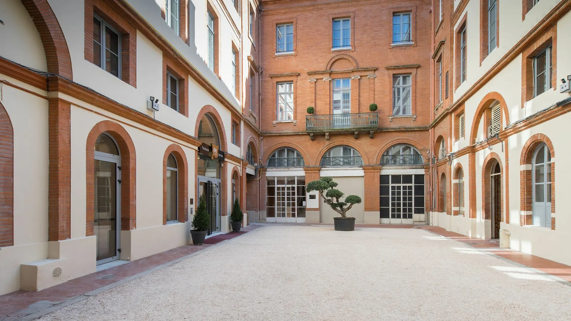 Ibis Styles Toulouse Capitole Hotel 3*,